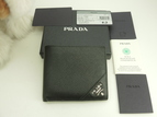 プラダ コンパクトウォレット サフィアーノ黒 立体ロゴ 2折財布@230