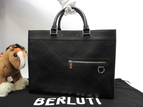 ベルルッティ ウリススモール シェブロン レザー黒 メンズトートバッグ 新品同様@A0251