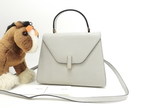 ヴァレクストラ イジィデ ミディアム 型押レザー薄灰 ストラップ付ハンドバッグ 美品@